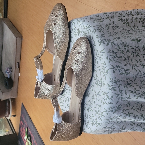 Modcloth gold flats size 11w - Picture 3 of 5